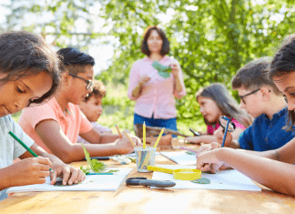 kids at summer sleepaway camp